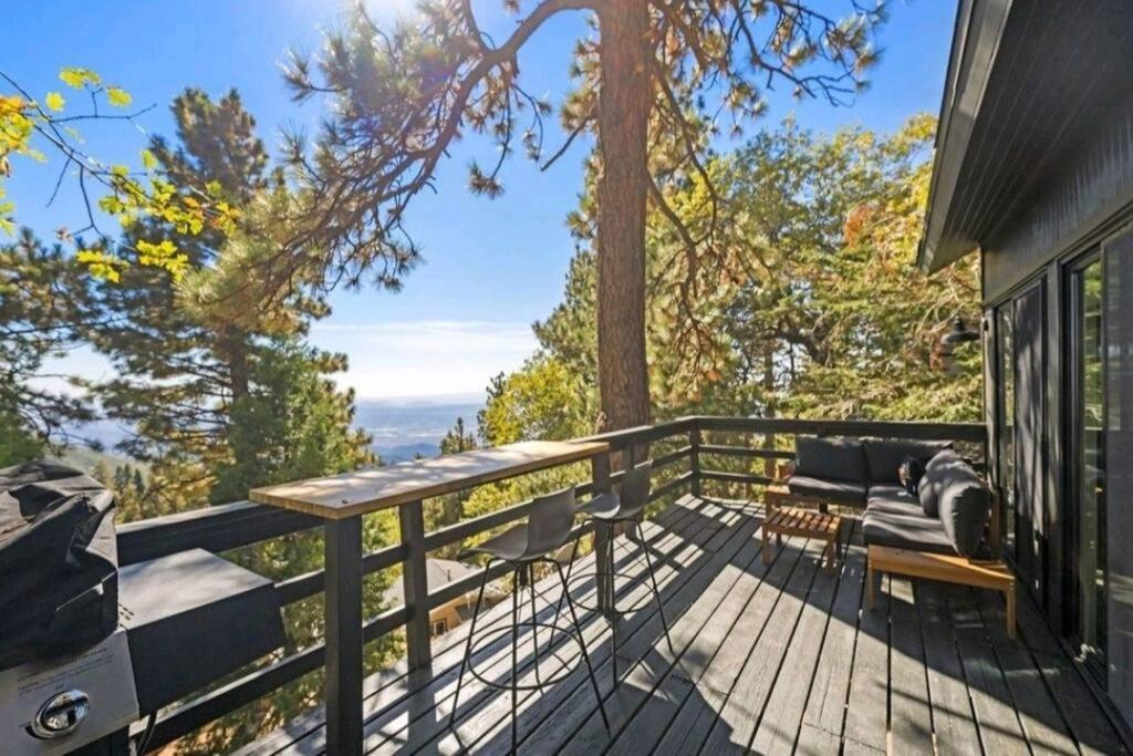 Updated Mountain Cabin Retreat With 180 Views Off Deck And Balcony Running Springs Exterior photo